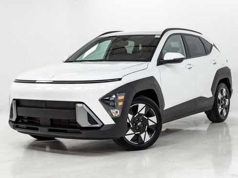 Used 2025 Hyundai Kona SEL FWD image 1