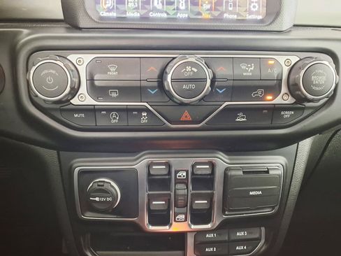 Used 2022 Jeep Wrangler Unlimited Sahara w/ LED Lighting Group AWD/4WD image 20