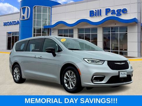 Used 2026 Chrysler Pacifica Limited FWD image 1