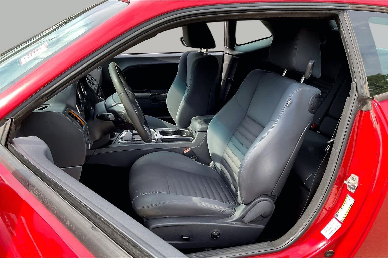 Used 2012 Dodge Challenger SXT RWD image 7