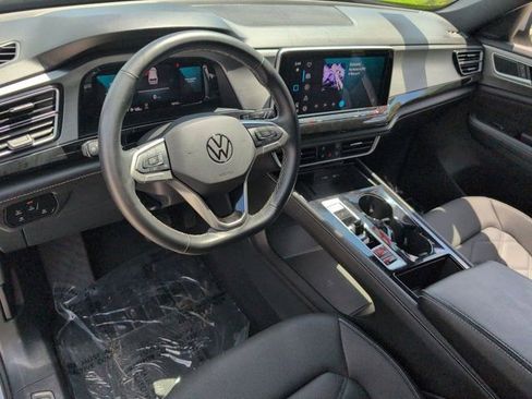Used 2025 Volkswagen Atlas Cross Sport SE FWD image 15