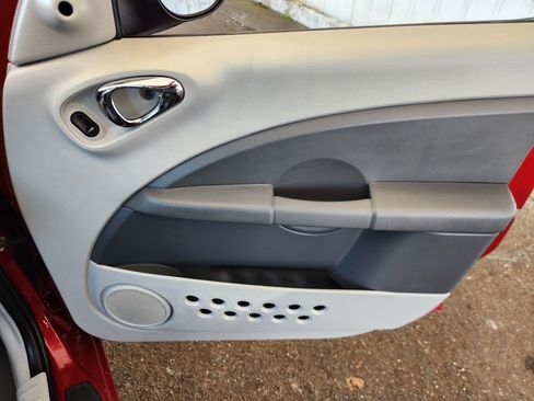 Used 2009 Chrysler PT Cruiser FWD image 15