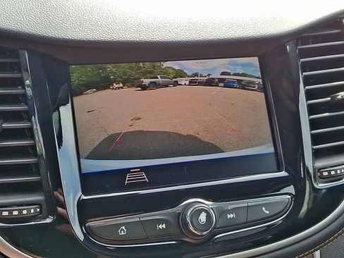 Used 2020 Chevrolet Trax LT w/ LT Convenience Package FWD image 21
