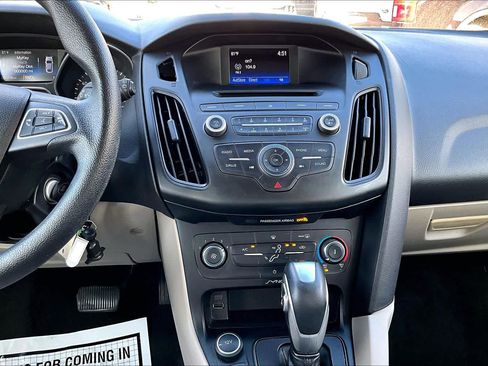 Used 2016 Ford Focus SE image 6