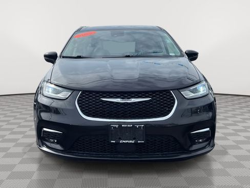 Used 2023 Chrysler Pacifica Touring-L image 7