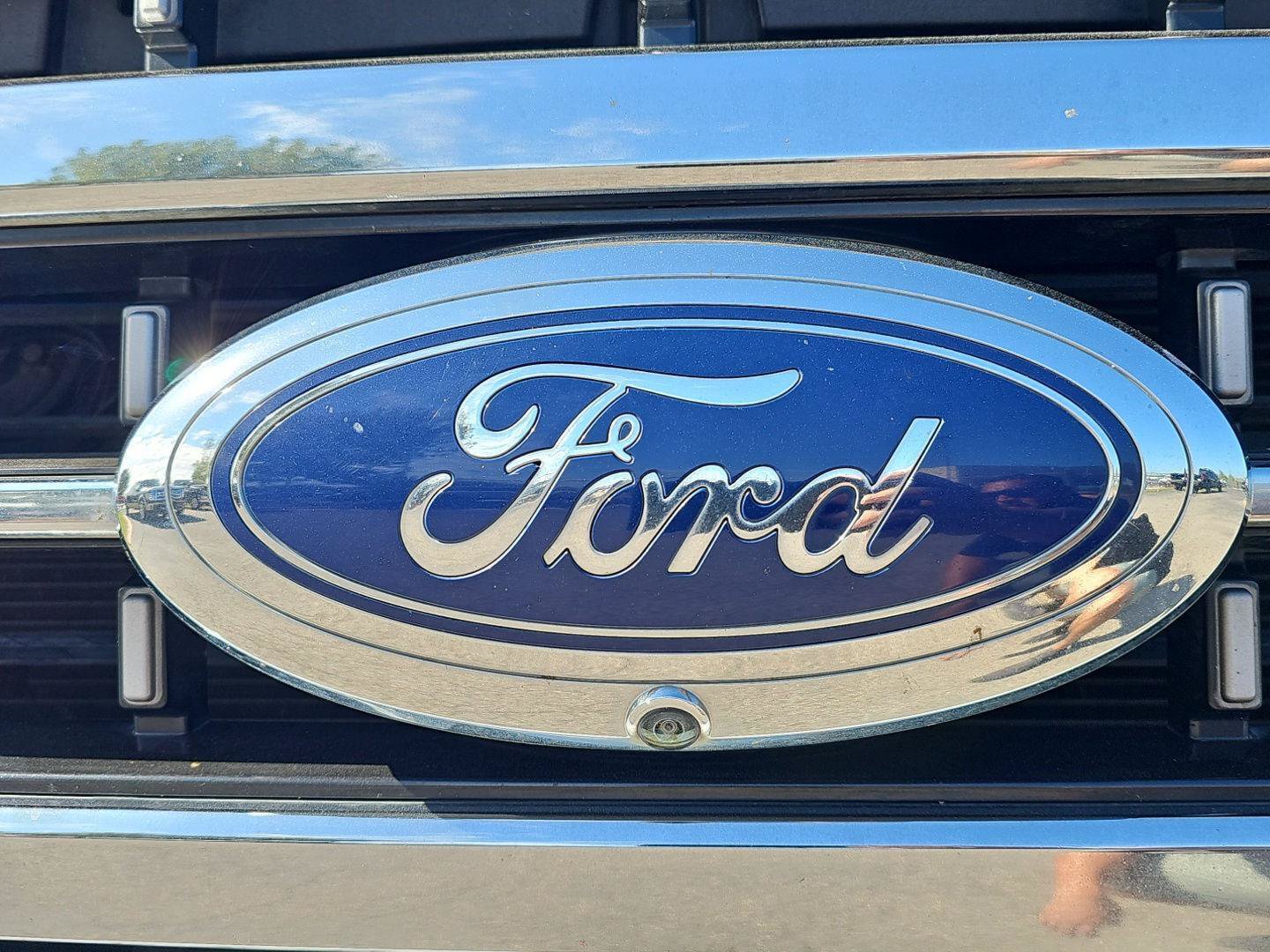 Used 2023 Ford F150 Lariat w/ Trailer Tow Package AWD/4WD image 9