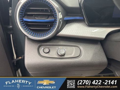 Used 2025 Chevrolet Trax LT w/ Driver Confidence Package image 19
