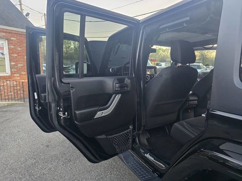 Used 2018 Jeep Wrangler Unlimited Sahara image 23