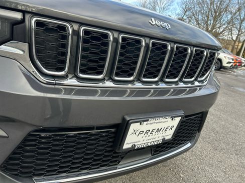 Used 2023 Jeep Grand Cherokee Laredo w/ Luxury Tech Group I image 17