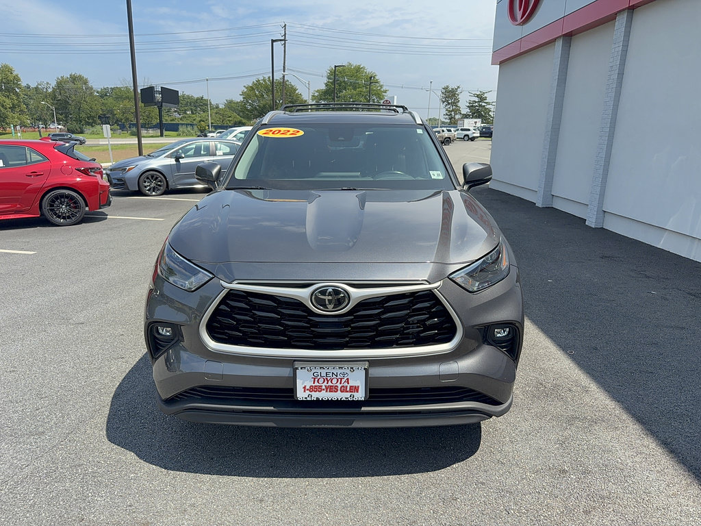 Used 2022 Toyota Highlander XLE AWD/4WD image 9