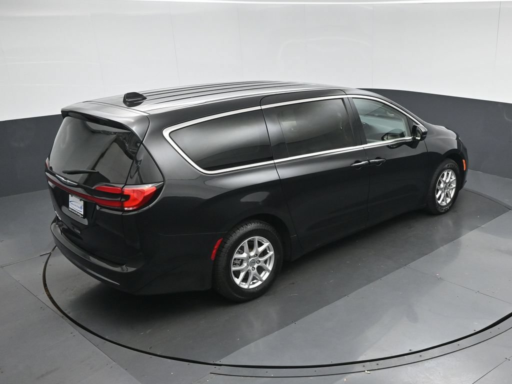 Used 2024 Chrysler Pacifica Touring-L FWD image 77