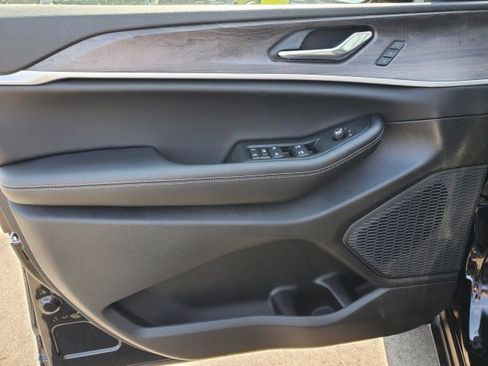 New 2025 Jeep Grand Cherokee L Limited w/ Black Appearance Package image 19