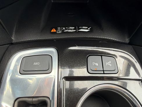 Used 2023 Chevrolet Equinox Premier AWD/4WD image 24
