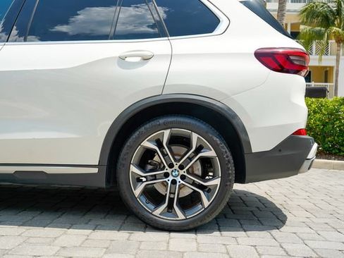 Used 2023 BMW X5 xDrive40i w/ Parking Assistance Package AWD/4WD image 16