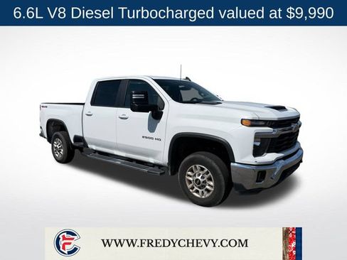 Used 2025 Chevrolet Silverado 2500 LT w/ Convenience Package AWD/4WD image 3