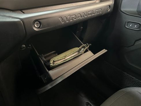 Certified 2022 Jeep Wrangler Sport S image 30