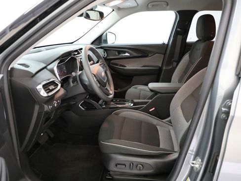 Used 2023 Chevrolet TrailBlazer LT w/ Convenience Package image 8