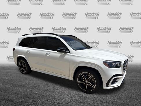 Used 2025 Mercedes-Benz GLS 450 4MATIC image 2