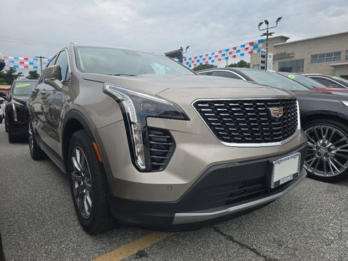 Used 2022 Cadillac XT4 Premium Luxury w/ Enhanced Visibility Package AWD/4WD image 2
