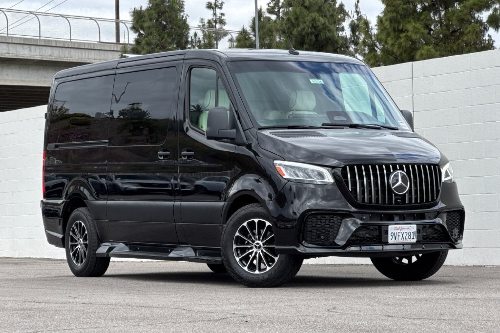 Used 2025 Mercedes-Benz Sprinter 2500 image 2