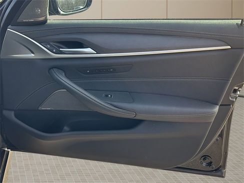 Used 2023 BMW M550i xDrive w/ Dynamic Handling Package image 37