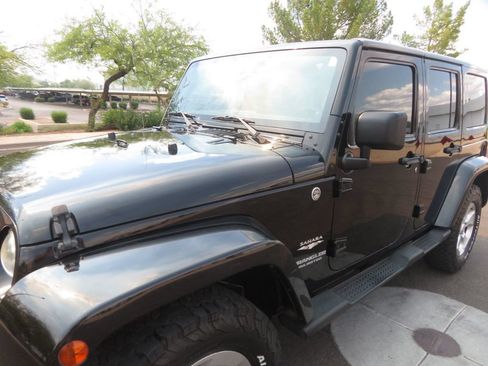 Used 2013 Jeep Wrangler Unlimited Sahara w/ Connectivity Group AWD/4WD image 8
