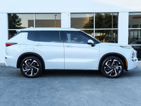 Used 2023 Mitsubishi Outlander SEL FWD image 6