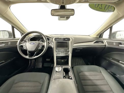 Used 2020 Ford Fusion SE image 3