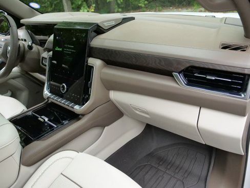 Used 2025 GMC Yukon Denali w/ Denali Reserve Package RWD image 54