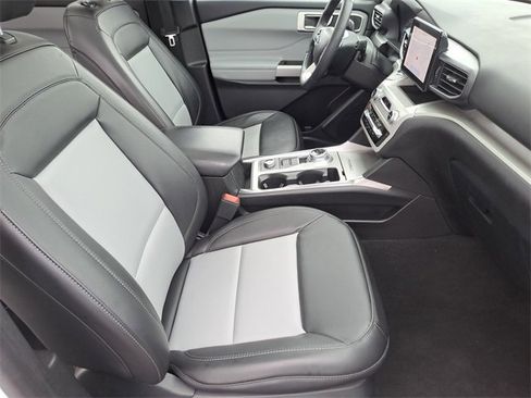 Used 2023 Ford Explorer XLT w/ Equipment Group 202A image 27