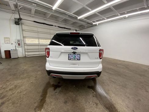 Used 2016 Ford Explorer XLT w/ Equipment Group 202A image 5