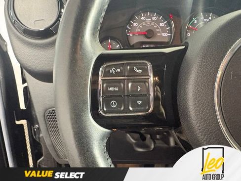 Used 2016 Jeep Wrangler Sahara AWD/4WD image 9