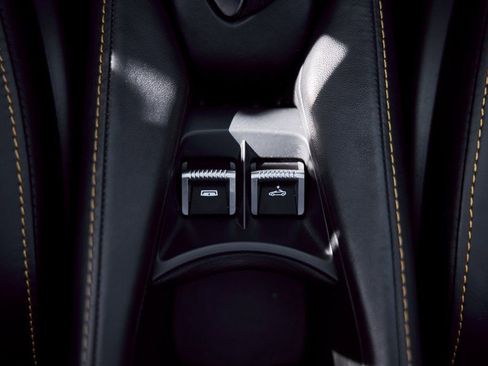 Used 2020 McLaren 720S Spider image 59