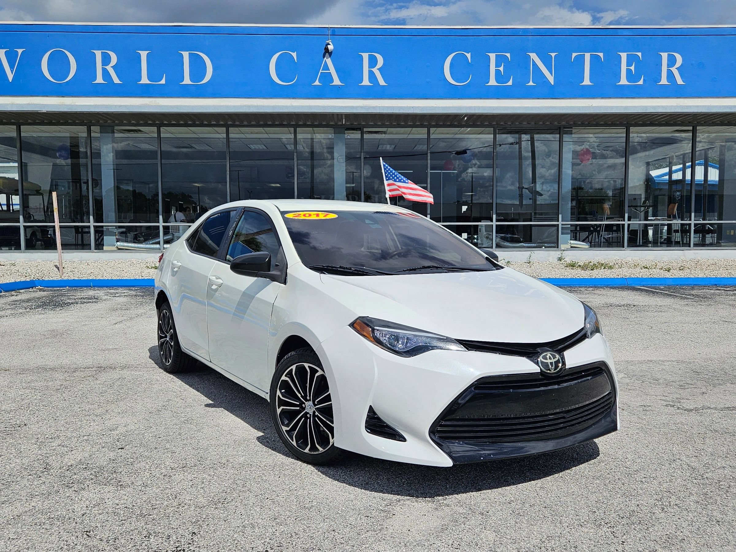 Used 2017 Toyota Corolla LE FWD image 1