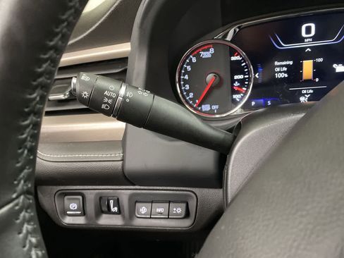Used 2022 GMC Acadia Denali w/ Denali Ultimate Package AWD/4WD image 23