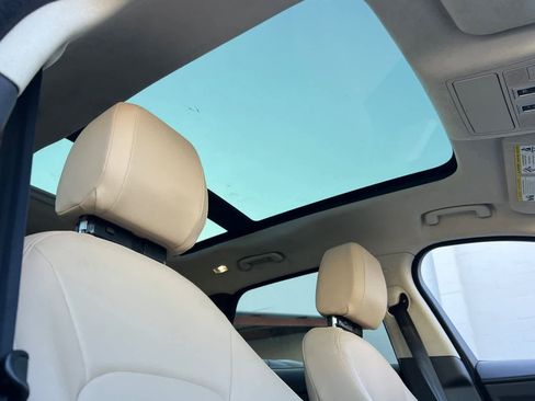 Used 2019 Jaguar F-PACE image 18