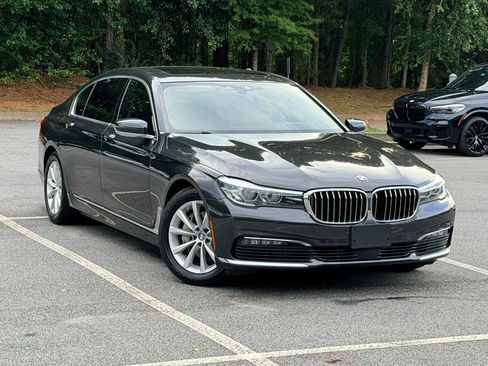 Used 2018 BMW 740i xDrive AWD/4WD image 4