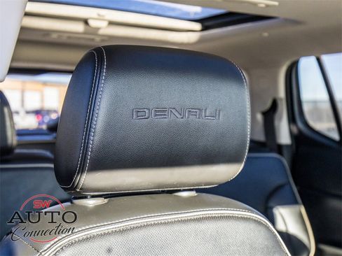 Used 2021 GMC Acadia Denali w/ Denali Technology Package image 13