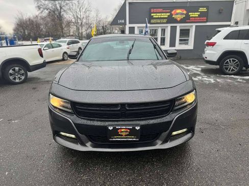 Used 2019 Dodge Charger SXT image 2