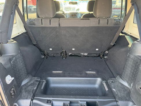 Used 2018 Jeep Wrangler Unlimited Sport S image 24