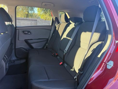 Used 2023 Nissan Rogue S image 9