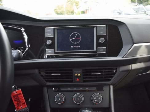 Used 2024 Volkswagen Jetta S image 19