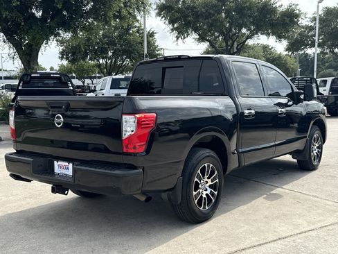 Used 2020 Nissan Titan SV w/ SV Convenience Package RWD image 5
