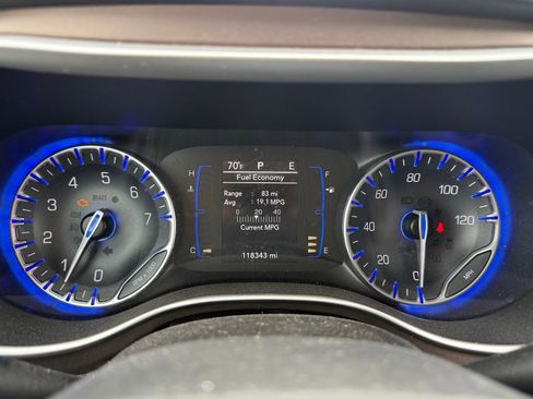 Used 2018 Chrysler Pacifica Touring Plus w/ Tire & Wheel Group FWD image 17