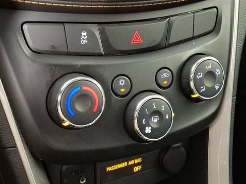 Used 2019 Chevrolet Trax LT w/ LT Convenience Package AWD/4WD image 17