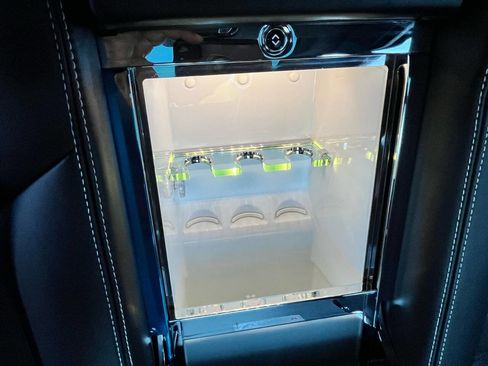 Used 2014 Bentley Mulsanne image 24