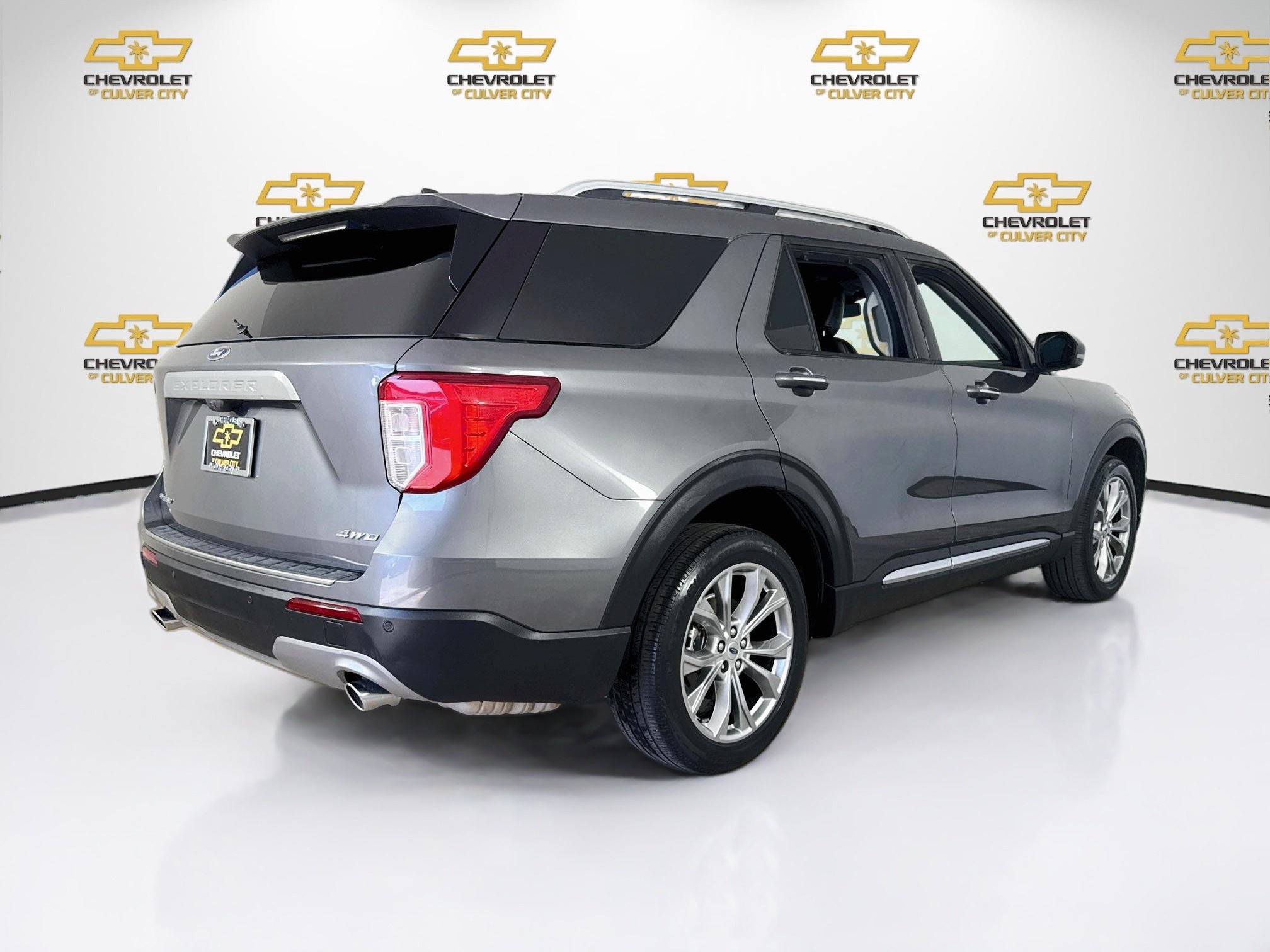 Used 2023 Ford Explorer Limited w/ Equipment Group 301A AWD/4WD image 8