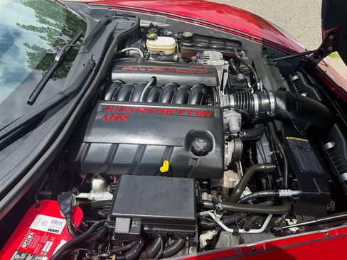 Used 2005 Chevrolet Corvette Coupe w/ Preferred Equipment Group RWD image 17