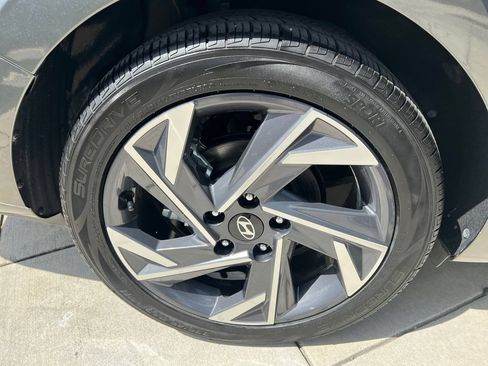 Used 2025 Hyundai Elantra SEL FWD image 8
