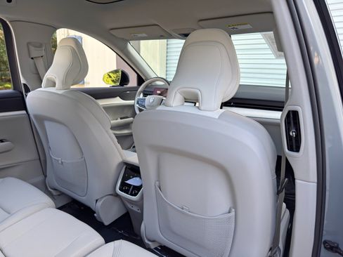 Used 2025 Volvo EX90 Ultra AWD/4WD image 30